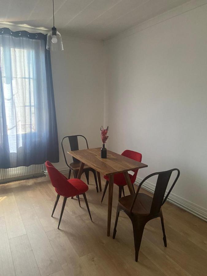 Le Billeron Apartment Saint-Amand-Mont-Rond Bagian luar foto